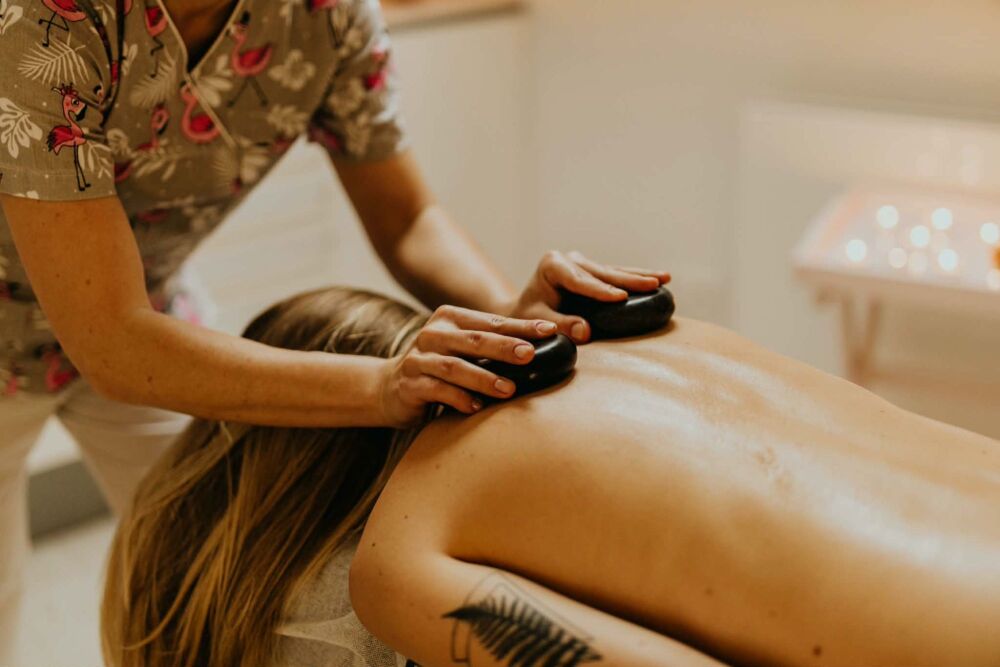 Hot Stones Back Massage 30mins